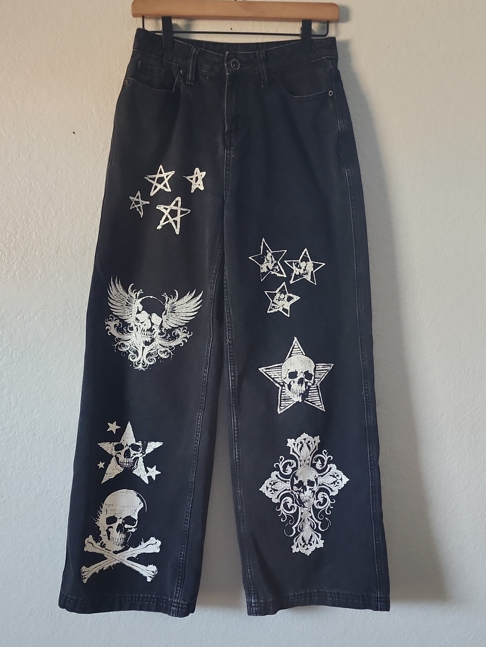 SHEIN Black Wide-Leg Jeans with White Skull & Star Prints